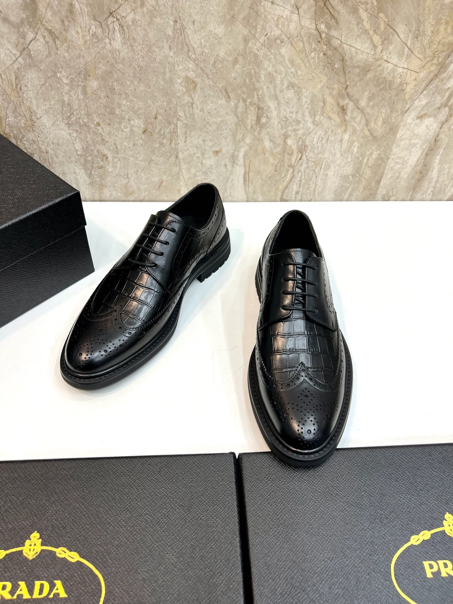 Original order quality: P580 Brand: PRADA (Prada) Standard code: Men's size 38/44 (45 can be customized) Grade: Same style as the official website High-quality men's shoes Material: Original cowhide Water-dyed cowhide lining Rubber outsole Style categories: Men's fashionable formal leather shoes Slip-on men's shoes series Young fashion European and American trends British style Top luxury Color: Actual picture